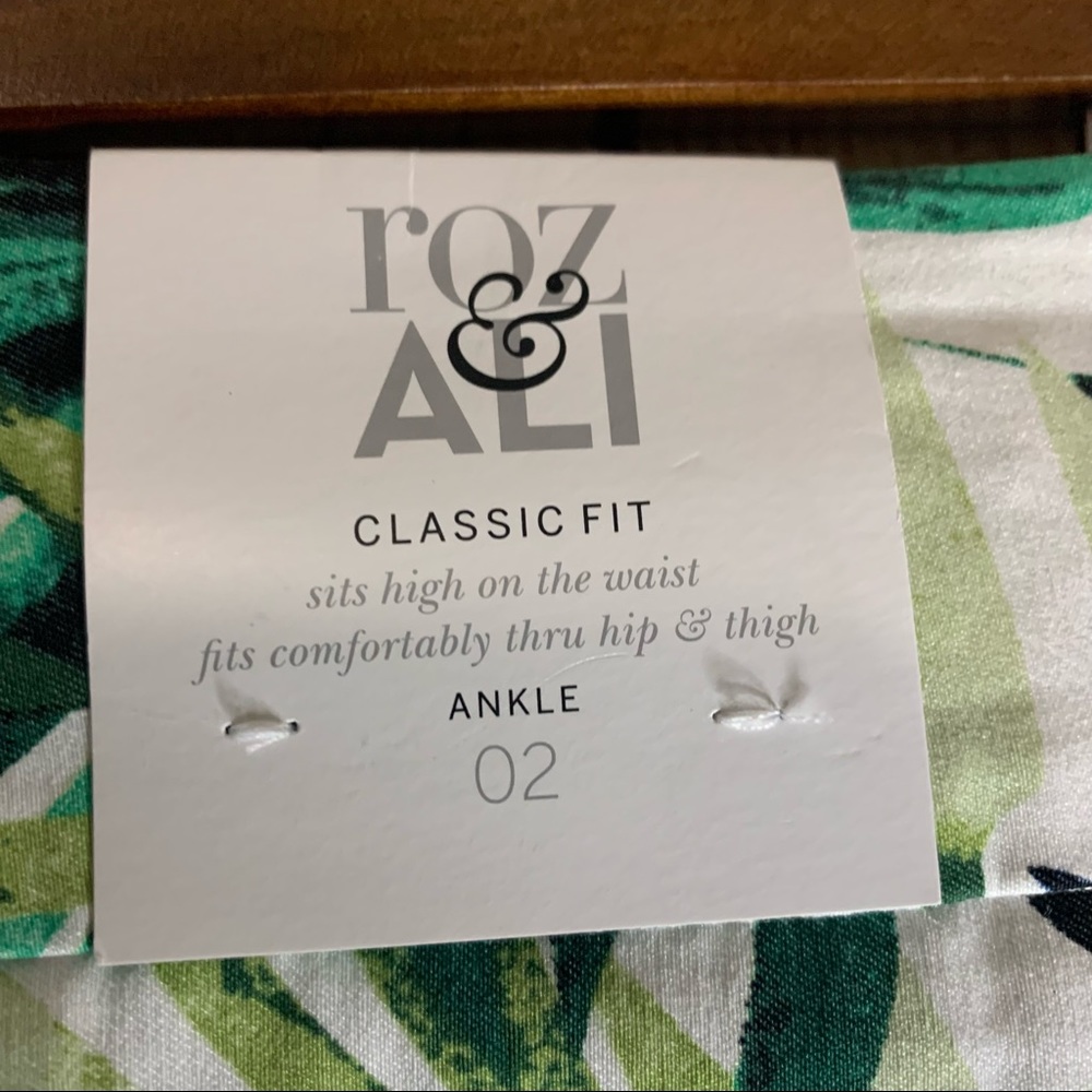 NWT Roz & Ali tropical Classic Fit Ankle Crop Pant - Picture 7 of 11
